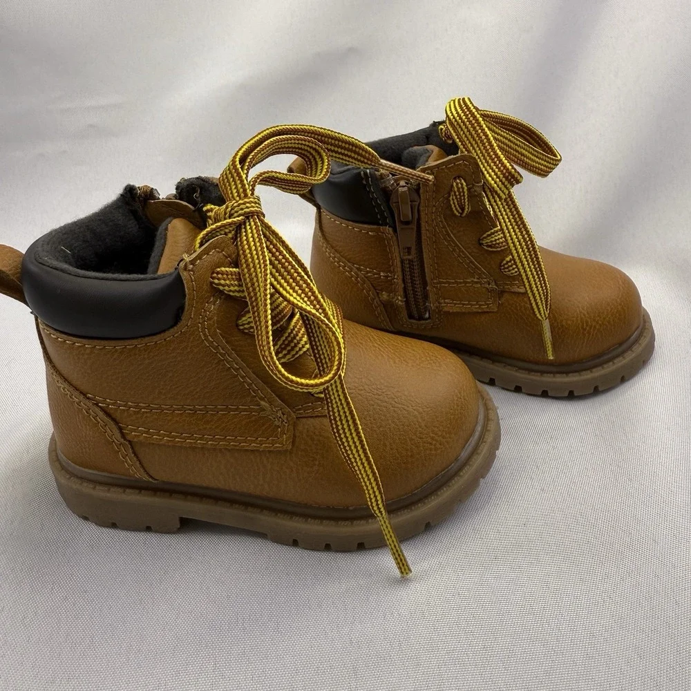 Carter's Unisex-Child Roy‎ Fashion Boot Size 5 Toddler
